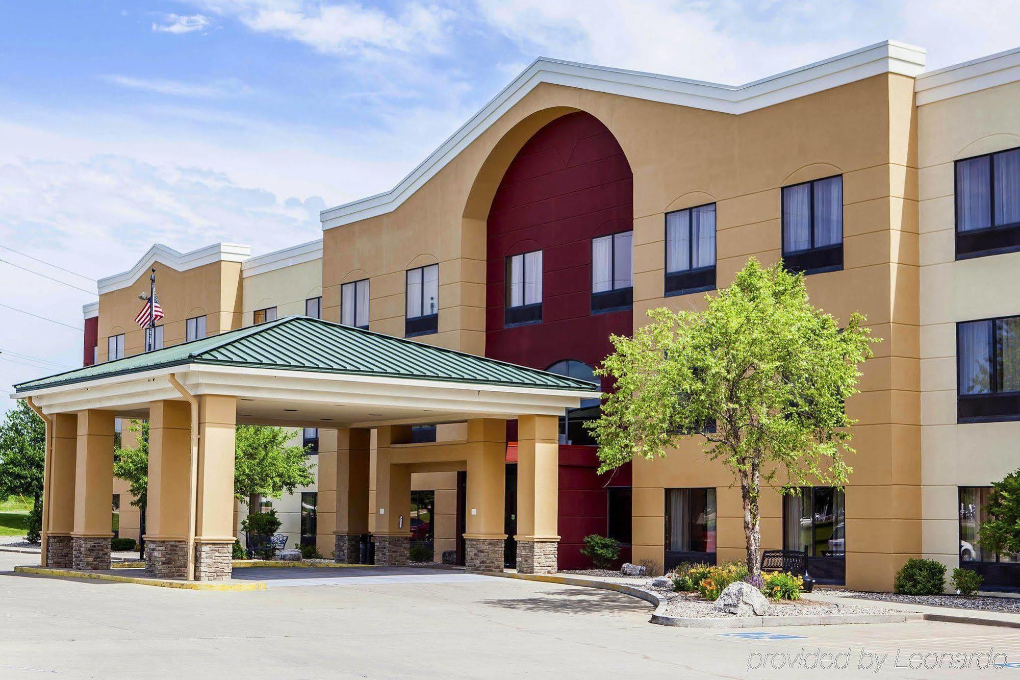 Comfort Suites Near Route 66 Springfield Exterior photo