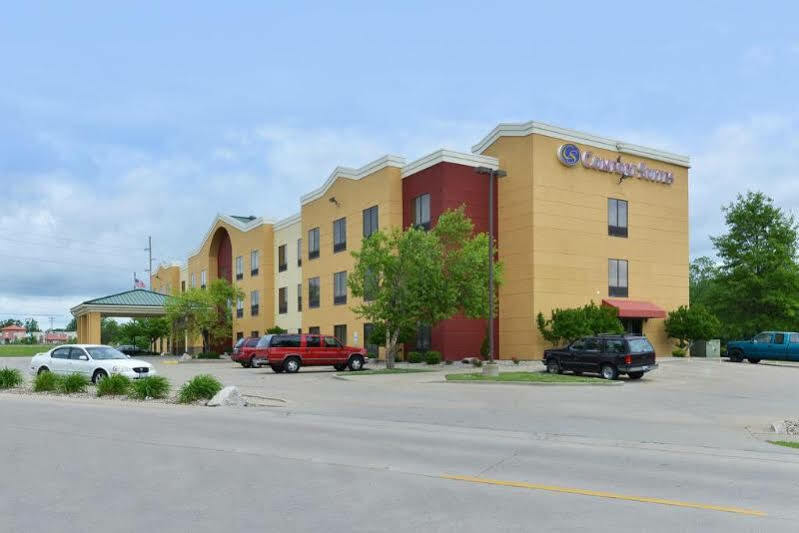 Comfort Suites Near Route 66 Springfield Exterior photo